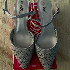 Silver sling back dress pumps like new